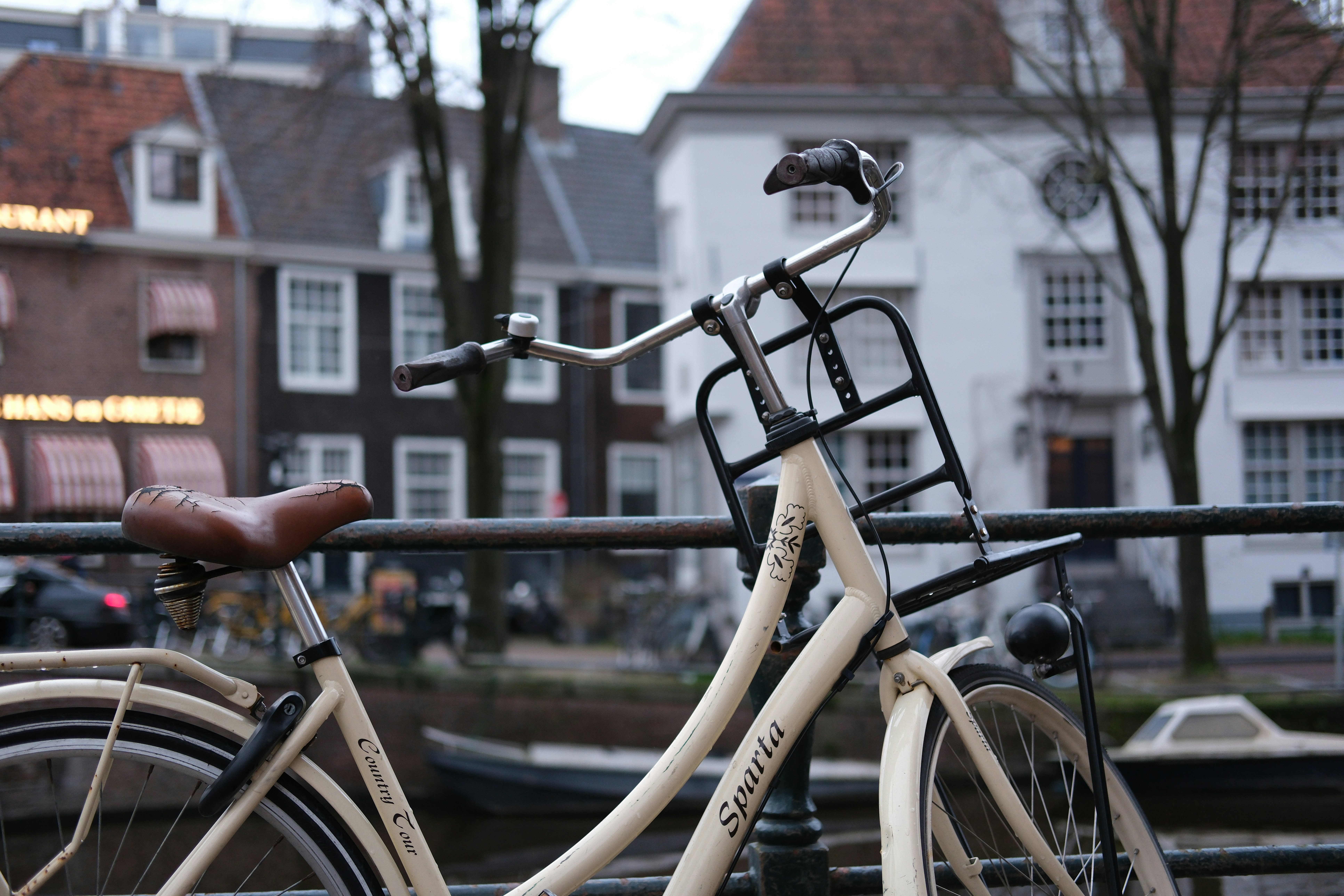 Dmitrii e 03dh1bxo K Ys unsplash